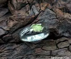 Žiedas su peridotu “Elfų lobis”